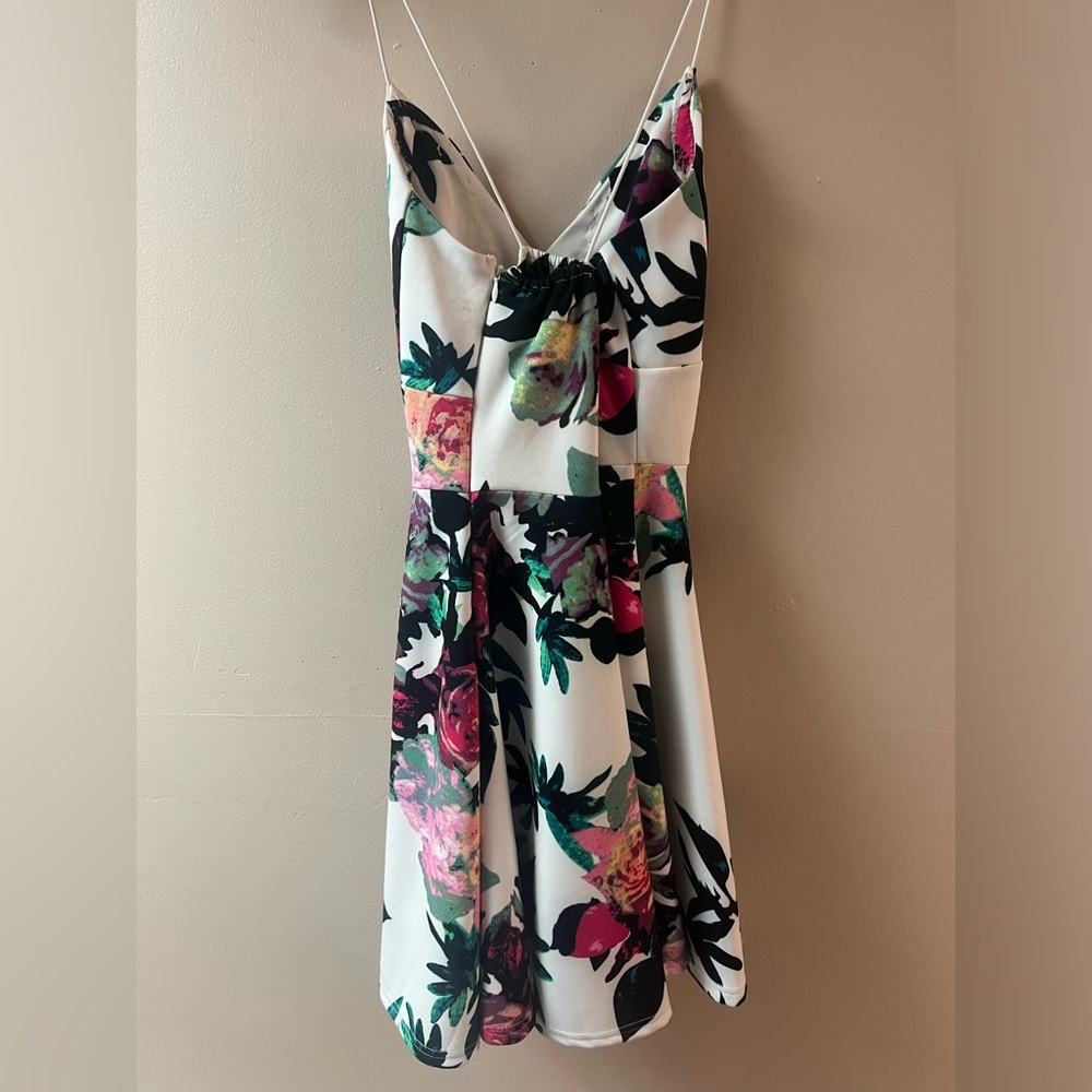 Dress - Picture 2 of 2